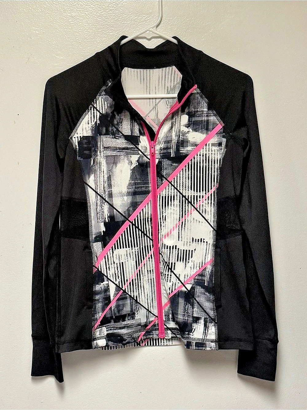 Fila Women's Size Small Abstract Zip Top in Black & Pink